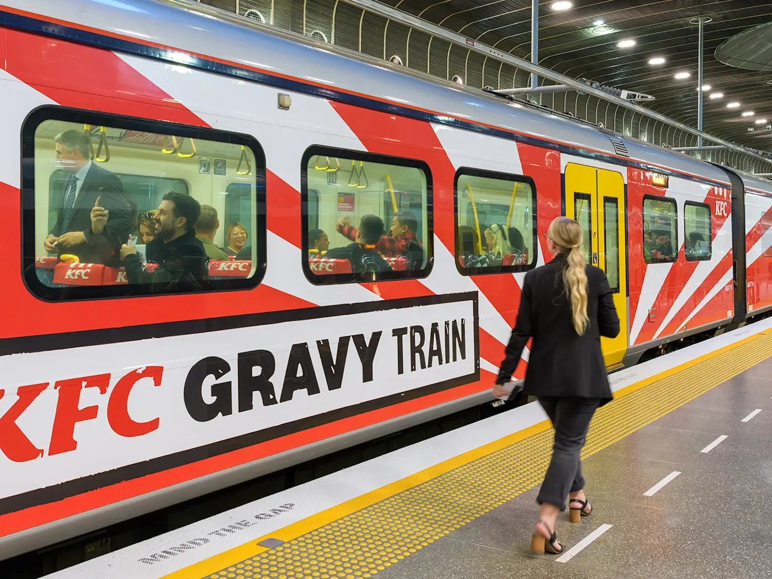 20240405_-_MW_-_KFC_Gravy_Train_-_Britomart_-_Train_at_patform-3-_high_res